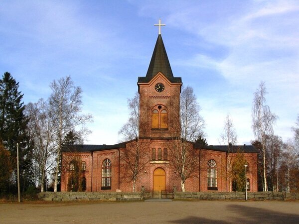 <b>Isonkyrön pääkirkko – 1877</b><br>Uusgoottilainen punatiilikirkko on rakennettu 1877 arkkitehti Georg Th. Chiewitzin piirustusten mukaan.<br/><br/>Ruusupurontie 31, 61500 Isokyrö