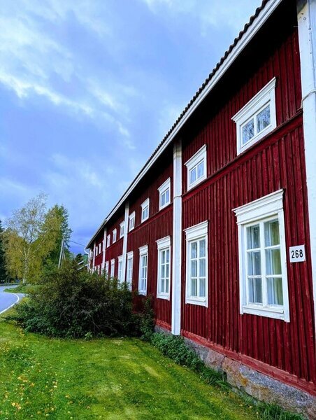 <b>Pitkä-Perttilä</b><br>Talo täynnä tarinoita ja tapahtumia. Avoinna tilauksesta ja pop-up-tyylillä eri vuodenaikoina.<br/><br/>Perttiläntie 268, 61500 Isokyrö